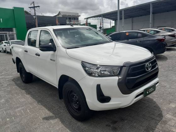 TOYOTA HILUX 2.8 D-4D TURBO DIESEL CHASSI 4X4 MANUAL